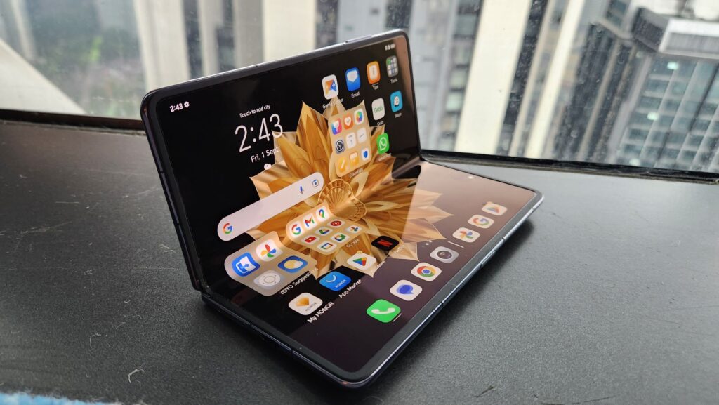 Honor Magic V2 Budget-Friendly Foldable Phone Review and Specs 03